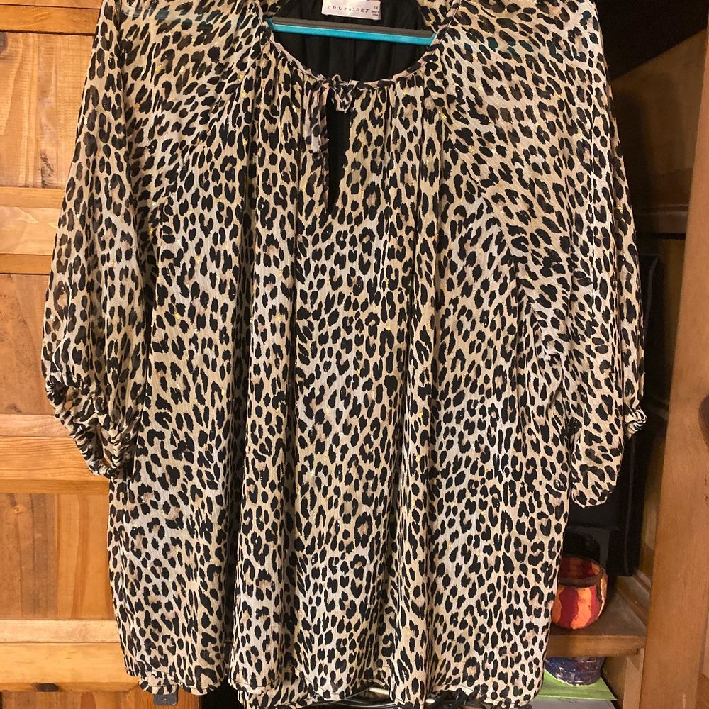 Retrology Women's shirt (1X) black and tan, no rips, tears, or stains.